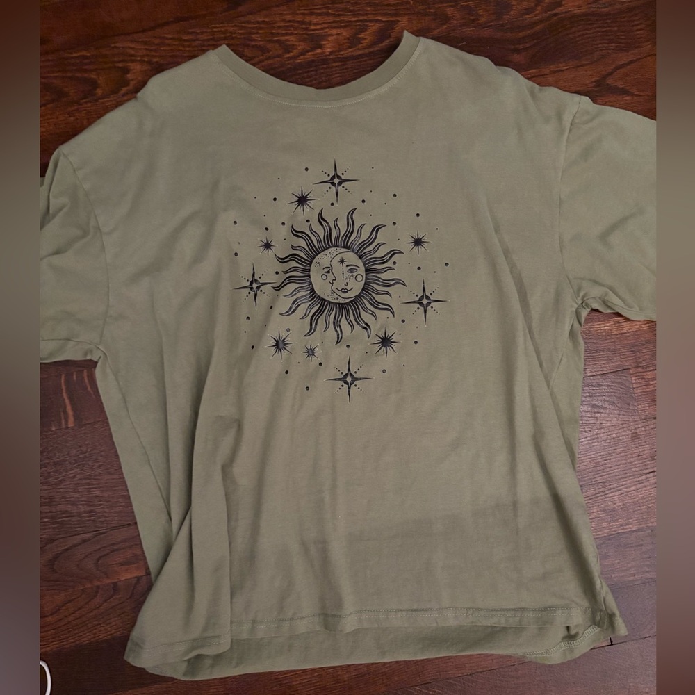 Oversized graphic tee